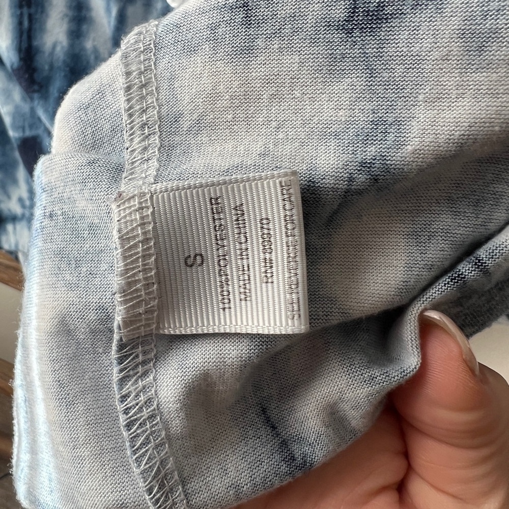 Eden & Olivia women’s blue tie dye button up - Picture 4 of 5
